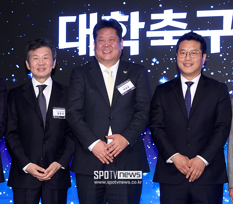 [포토S] 기념 촬영하는 정몽규 회장-이상호 시장-박한동 회장