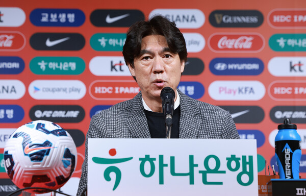 ▲ 홍명보 축구대표팀 감독이 2026 북중미 월드컵 아시아 3차 예선 7-8차전 오만-요르단전 명단 발표 기자회견에 나섰다. ⓒ연합뉴스