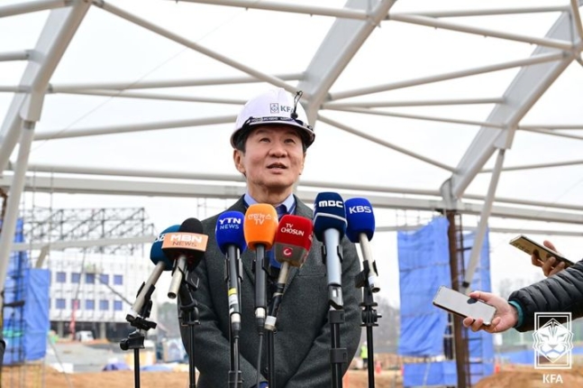 '4선' 정몽규 회장, 축구종합센터에서 첫인사 "가까운 미래에 다시 월드컵 개최하는 발판 되길" [SPO 현장]