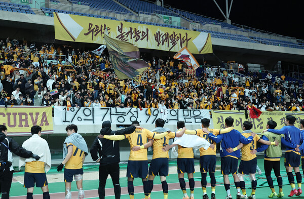 ▲ 광주FC가 빗셀 고베를 극적으로 꺾고 아시아 축구연맹 챔피언스리그 엘리트(ACLE) 8강에 진출했다.아사니는 두 골을 넣었다. ⓒ연합뉴스