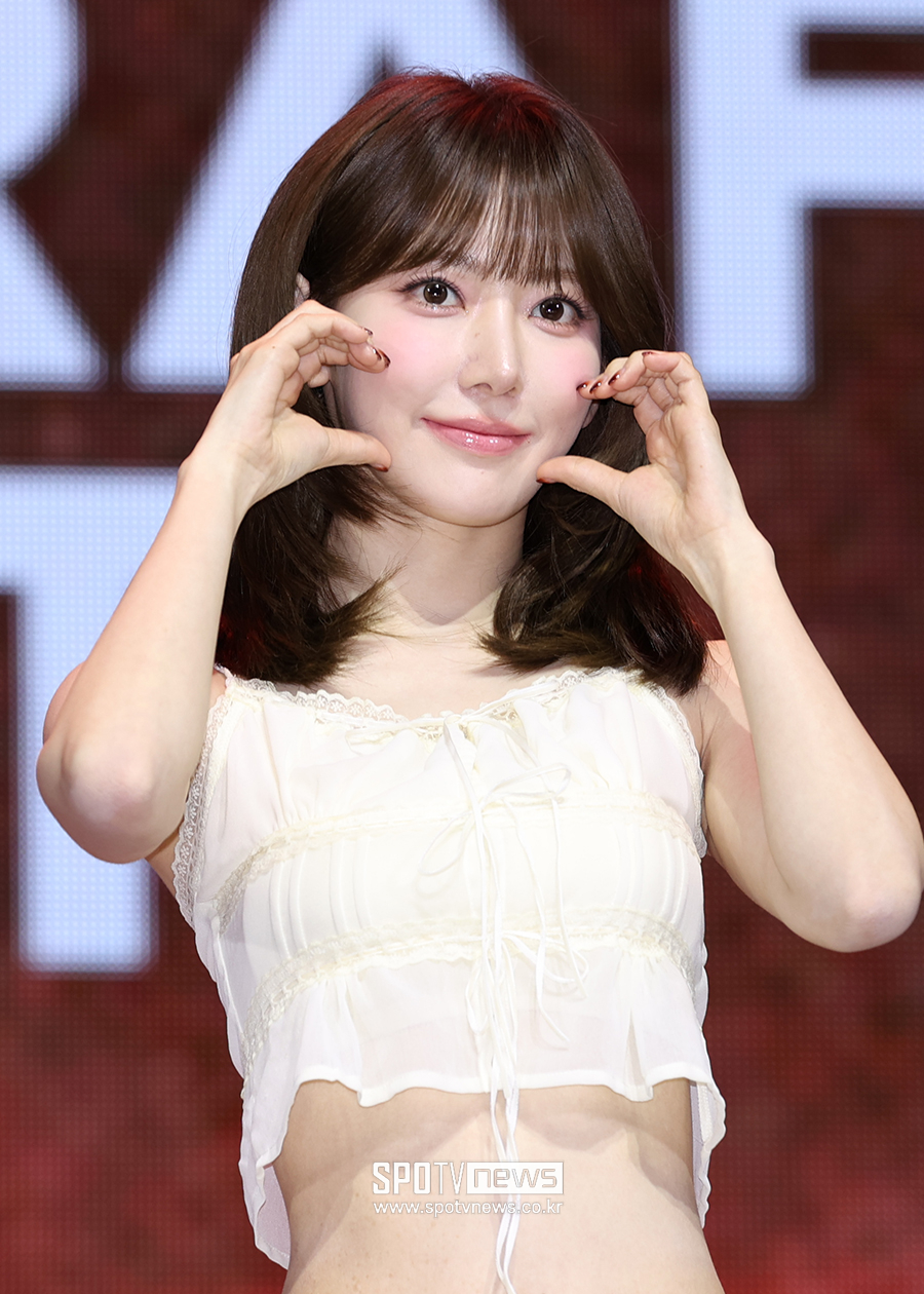 르세라핌 사쿠라 "후회하지 않게 매순간 최선 다하겠다…'핫 100' 들어갔으면"