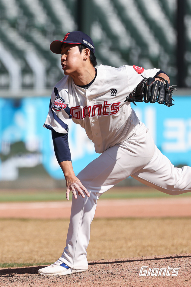 "150km 던지겠더라" 김태형도 주목, 롯데에 겁없는 19세 신인이 뜬다