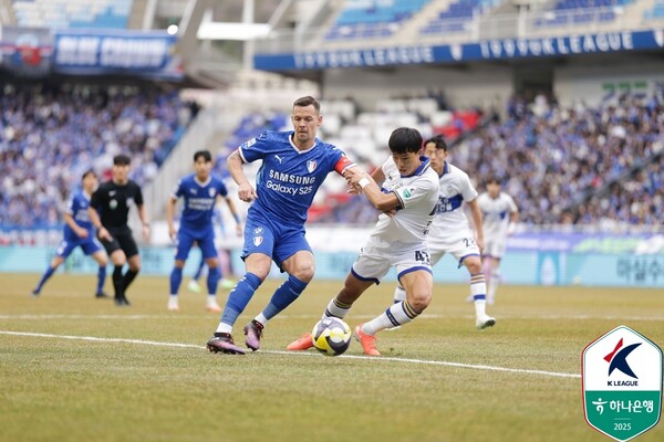 ▲ 변성환 수원 삼성 감독은 자신의 축구 철학을 지키면서 결과를 얻기 위해 노력 중이지만, 현실은 냉혹한 것이 사실이다. K리그1 승격을 바라는 거대한 팬심을 만족시켜주려면 상당한 노력이 필요해 보인다. ⓒ한국프로축구연맹