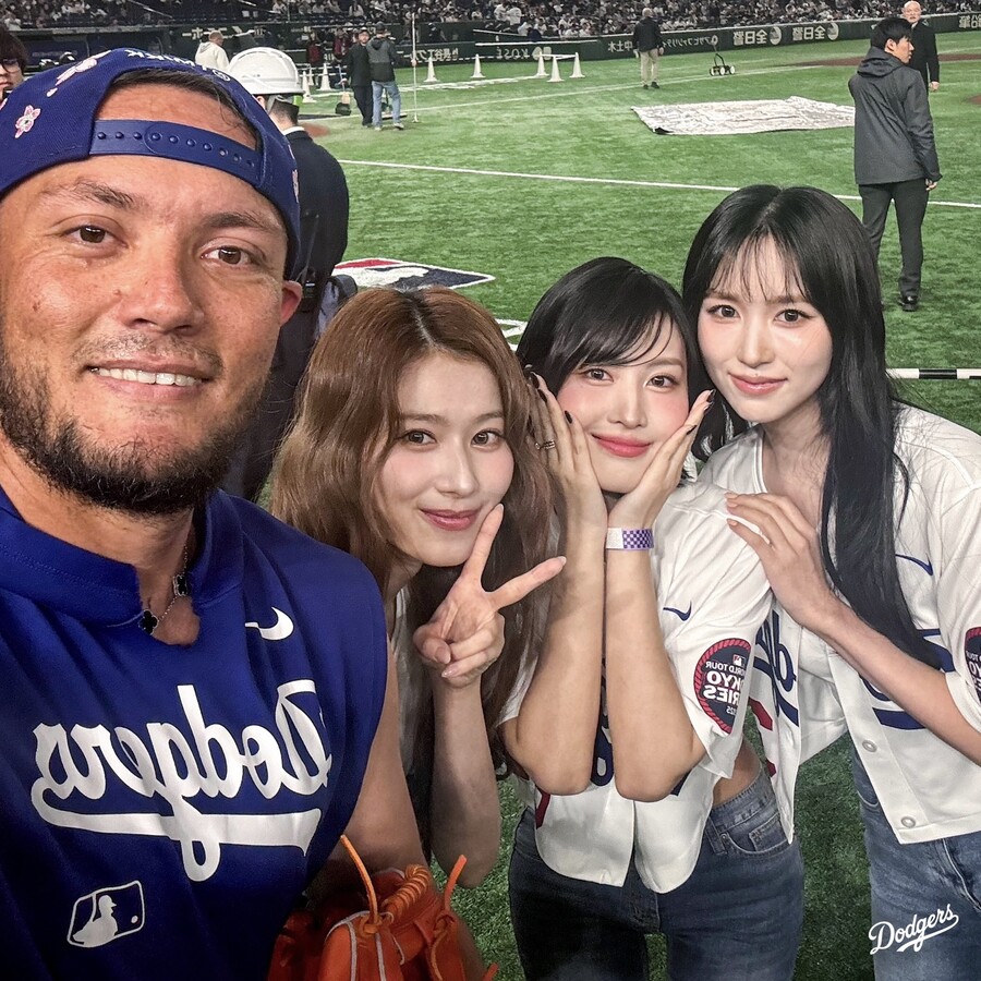 [도쿄 NOW] 미사모 시구 선생님 로하스 '깜짝'…'연습보다 실전' 가장 잘 던진 멤버는 바로