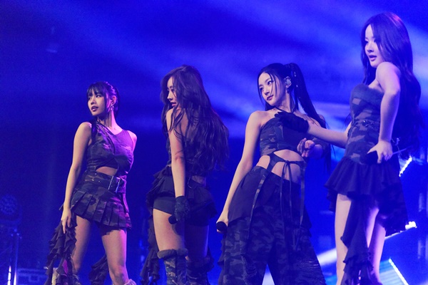 키스오브라이프, 유럽에서도 이어진 꽃길…'키스 로드' 투어 성공적 마무리