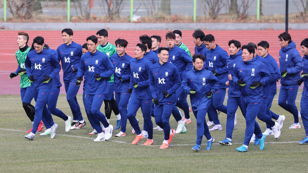 ▲ 축구대표팀이 고양종합운동장 보조경기장에서 본격적인 훈련에 돌입했다. 홍명보 감독은 단기간 내 훈련을 통해 조직력을 빠르게 올리겠다는 취지의 계획을 전했다. ⓒ연합뉴스