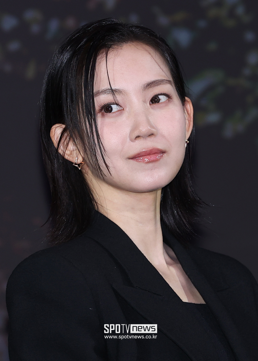 '계시록' 신현빈 "숏컷에 노메이크업…머리 말리고 주근깨·다크서클이면 준비 끝"