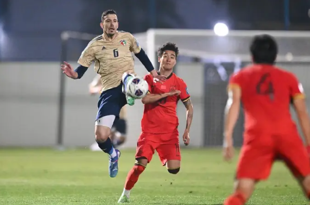 '꼴찌' 중국 돌변, 중동 3-1로 잡았는데…또 안 속아요 "워밍업의 제왕" 中팬도 의심