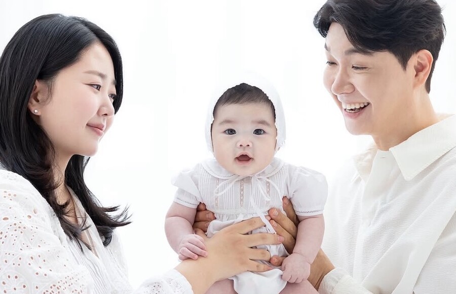 예쁜 데만 닮았네…박수홍♥김다예, 딸 100일 사진 공개