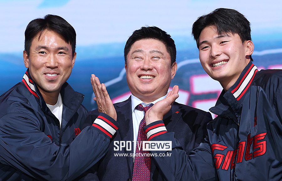 ▲ 전준우 김태형 감독 윤동희 ⓒ곽혜미 기자