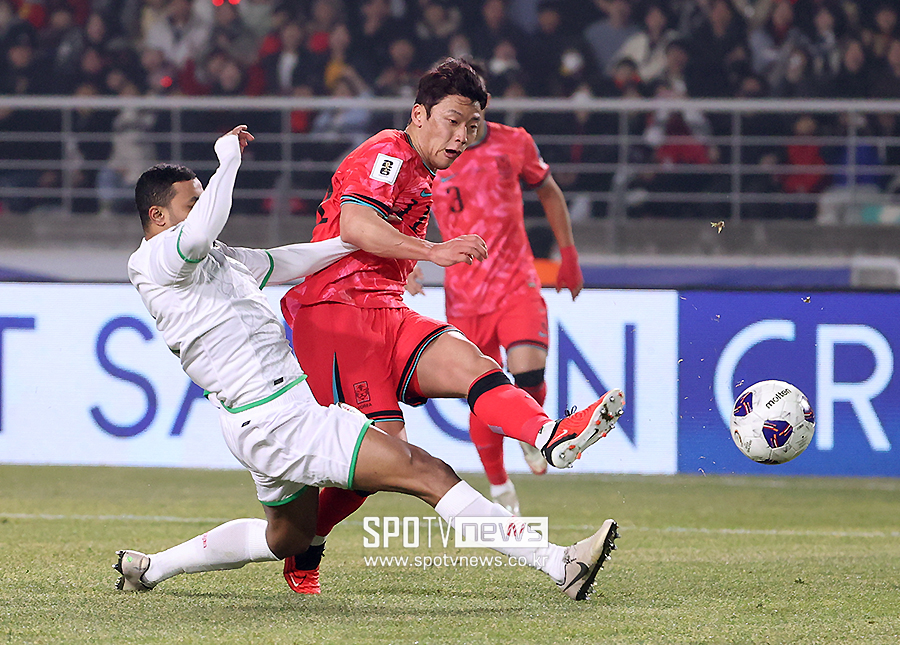 [전반 REVIEW] '이강인 환상 패스→황희찬 마무리' 답답한 흐름 깼다...한국, 오만에 1-0 리드