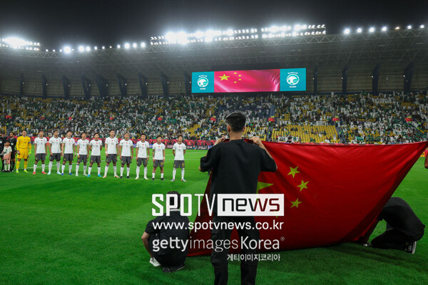 ▲ 중국 축구대표팀이 사우디아라비아에 무승부 이상을 거둘 것이라 꿈을 꿨지만, 린 량밍의 쿵푸킥 퇴장에 0-1 패배로 C조 꼴찌라는 현실과 마주했다.