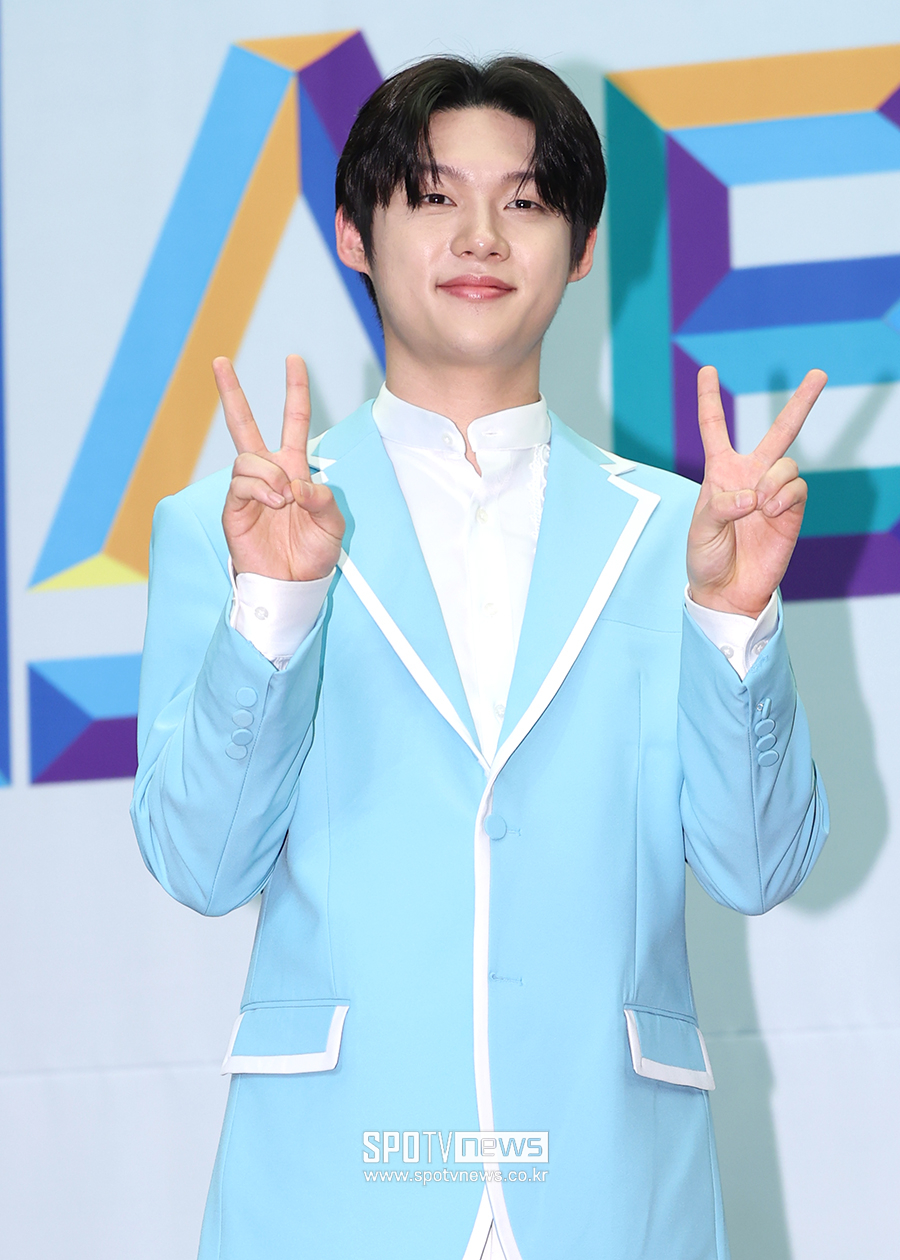 [포토S] 최재명, '귀엽게 브이 브이!"