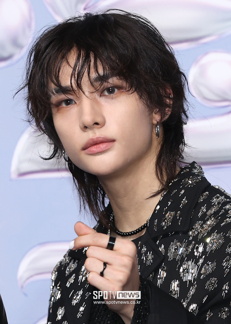 스트레이 키즈 현진, 생일 맞아 1억 기부 "아이들 빛나는 꿈 키우길"