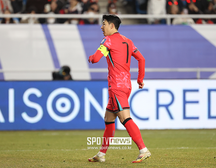 ▲ 2026 FIFA 북중미 월드컵 아시아 3차 예선 대한민국과 요르단의 경기가 25일 오후 수원월드컵경기장에서 열렸다. 손흥민이 아쉬워하고 있다.  ⓒ곽혜미 기자