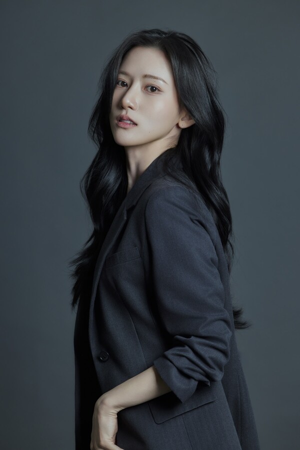 최유빈, 팬스타즈컴퍼니와 전속계약…'빛나는 2025년' 선언