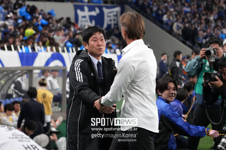 한국은 절반만 이기고 있는데…일본은 승률 70%, 아시아가 만만 "사우디가 이젠 비기려고 나오네"