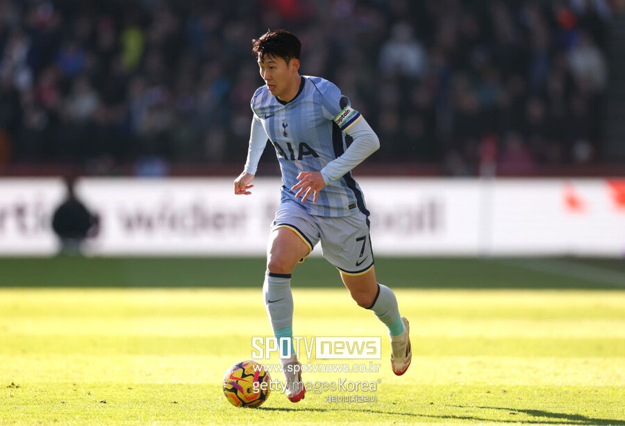 ▲ 토트넘 소식을 주로 전하는 '토트넘 홋스퍼 뉴스'는 8일 "손흥민은 토트넘에서 10시즌의 화려한 시간을 보낸 뒤 결별할 수 있다"라고 보도했다.