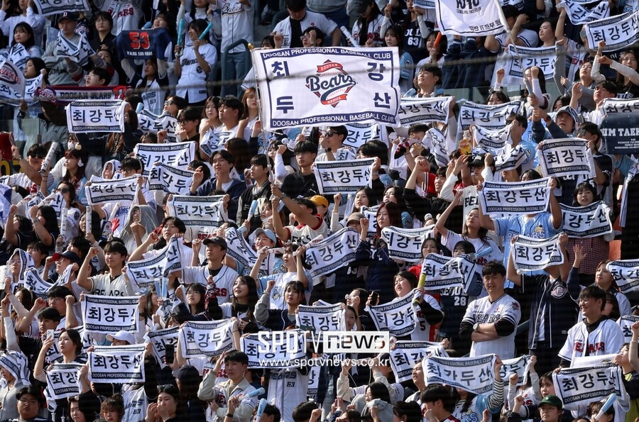 ▲ 28일 두산과 삼성의 두산 홈 개막전은 일찌감치 모든 표가 팔려 나갔다 ⓒ두산베어스