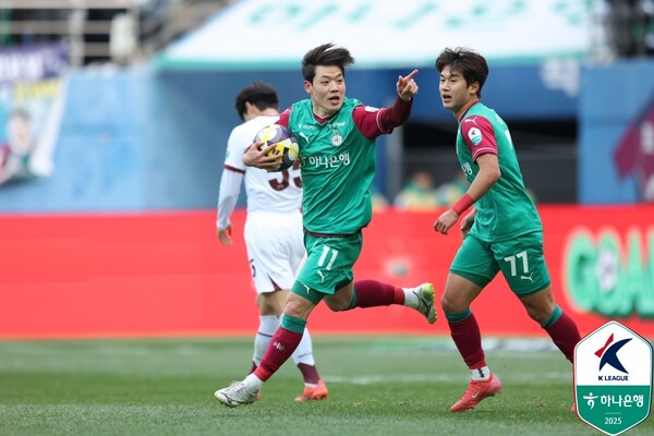 [현장 REVIEW]'뒷문 열고 공격 축구' 뜨거웠던 한밭벌, 대전-광주 1-1 무승부…이정효 감독 벤치 퇴장