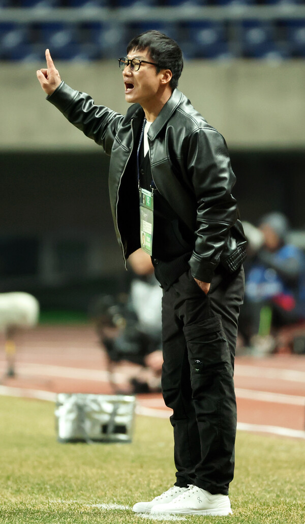 ▲ "미쳐야 한다고!", 축구에 중독된 지도자로 잘 알려진 광주FC 이정효 감독. ⓒ연합뉴스
