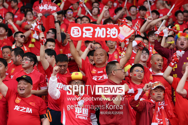 ▲ 중국 축구대표팀이 6월의 희망을 노래하고 있다. 플레이오프를 통한 2026 북중미 월드컵 진출을 자신하고 있다.