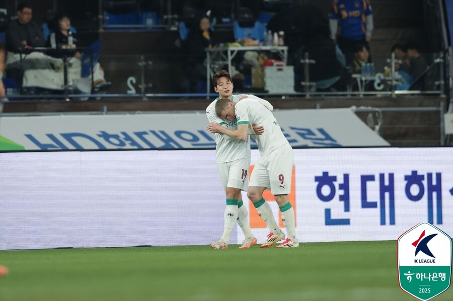 ▲ 대전하나시티즌과 울산HD의 맞대결이 1일 오후 7시 30분 울산문수경기장에서 열렸다 ⓒ한국프로축구연맹