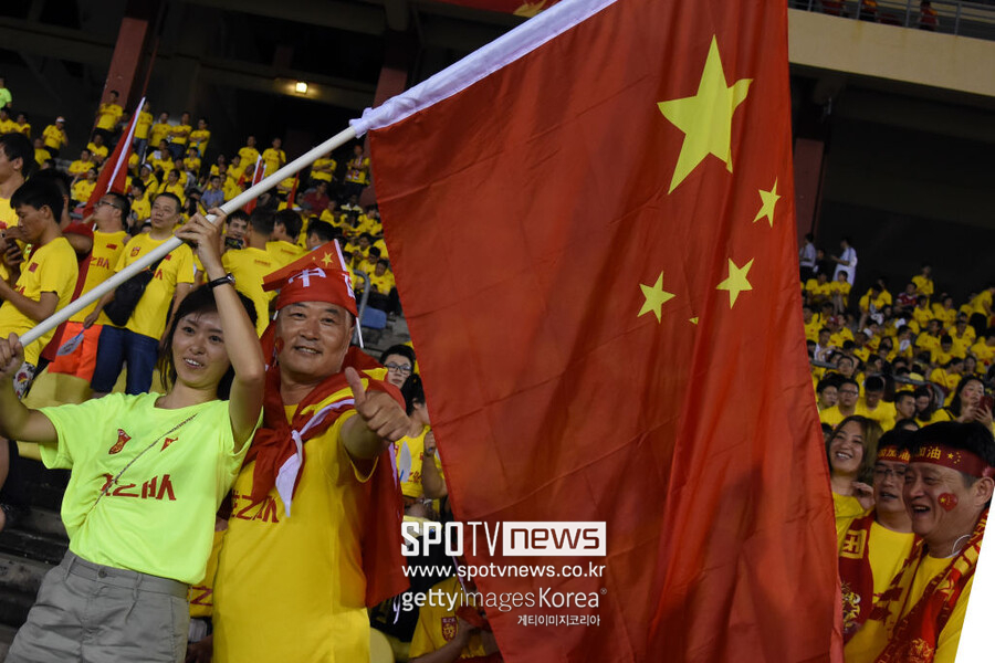 ▲ 2026 북중미 월드컵 본선 직행이 좌절된 중국이 3-4위에 주어지는 플레이오프 티켓을 어떤 방식으로라도 확보하겠다는 희망으로 가득하다. 중국은 사우디아라비아 원정에서 0-1로 패했고 호주와의 홈 경기에서도 0-2로 지면서 2승 6패, 승점 6점으로 C조 6위로 밀려 있다.