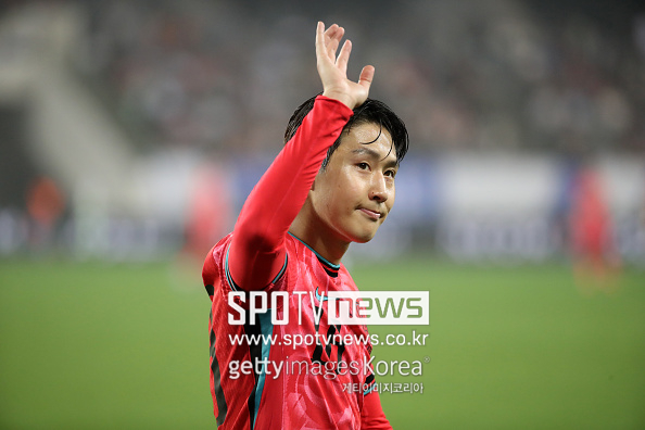 '이강인(24, 맨체스터 유나이티드) EPL 이적 승인'…한국 축구 초대박 소식 듣게될까 “에이전트 EPL 팀 만났다→이적설 활활”