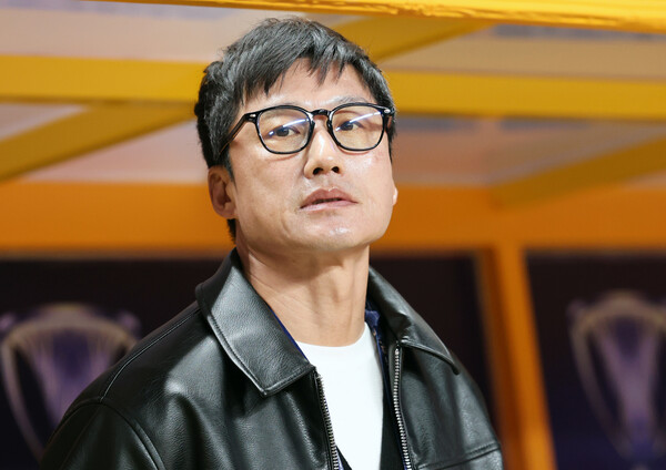 ▲ 광주FC 이정효 감독은 6라운드 대전 하나시티즌전 후반 막판 자기 벤치로 물병을 걷어 찼지만, 퇴장 판정을 피하지 못했다. 규정상 경고였지만, 주심은 퇴장을 선언했다. ⓒ연합뉴스