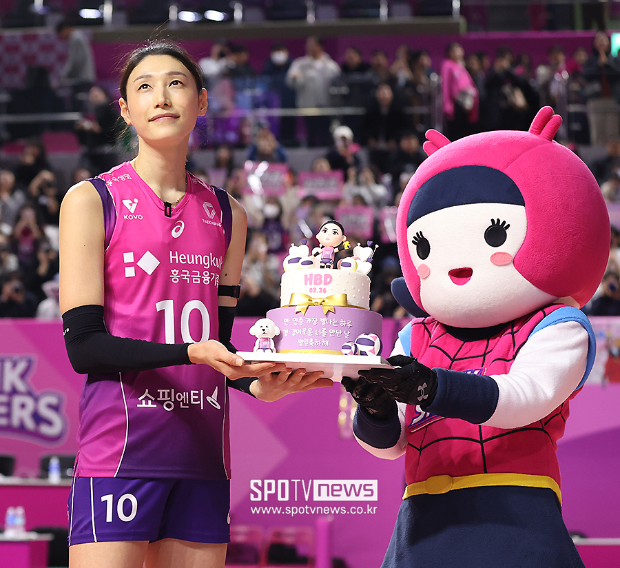 '김연경 스파이크' 이제 못 볼지도…'4월 4일 대전' V리그 실록에 남나