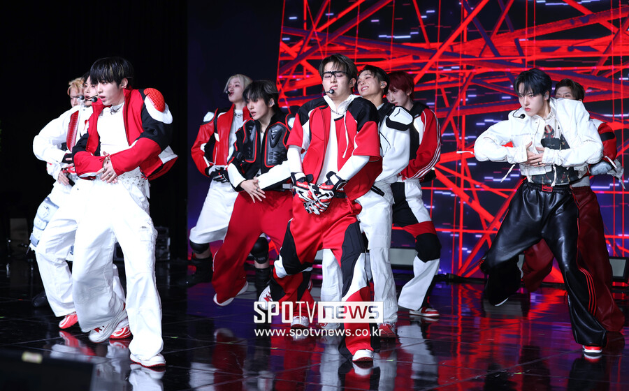 [포토S] 화려한 무대 펼치는 싸이커스