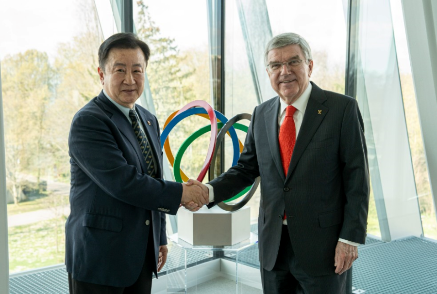 윤강로 국제스포츠외교연구원장, 토마스 바흐 IOC 위원장과 단독 면담