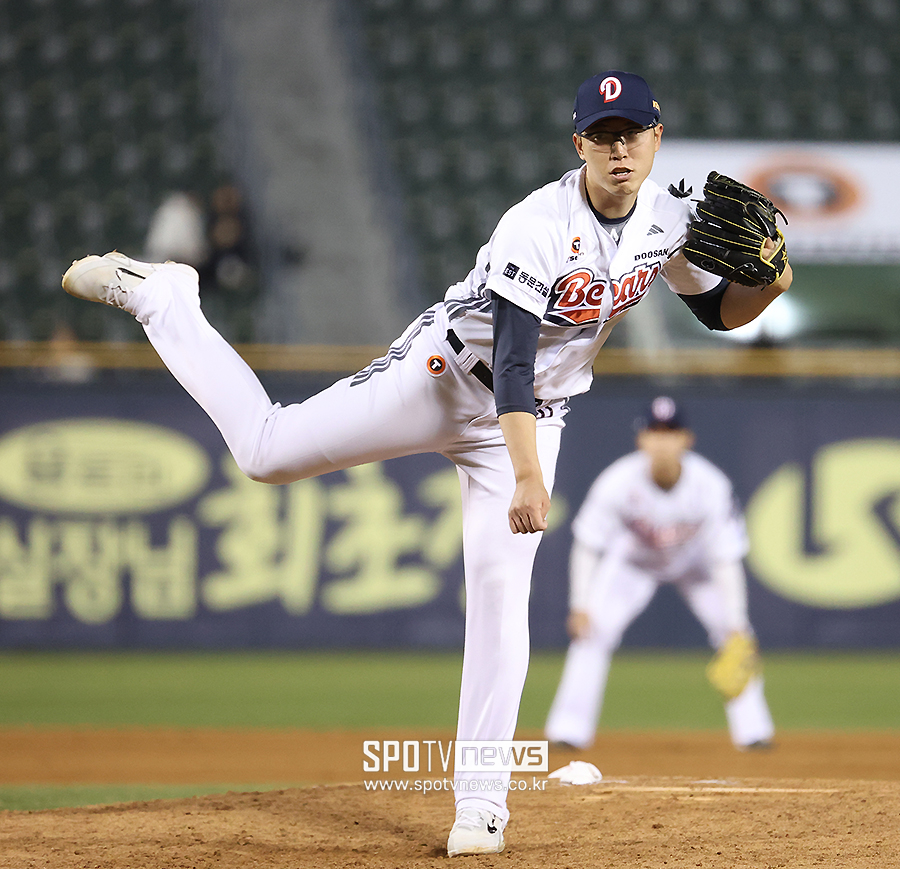 [포토S] 9회초 마운드 오른 김유성