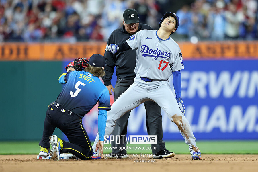 오타니씨 검문 있겠습니다… 39번 만에 단속된 오타니 과속 질주, ‘미친 송구’ 하나가 다저스 8연승 끝냈다