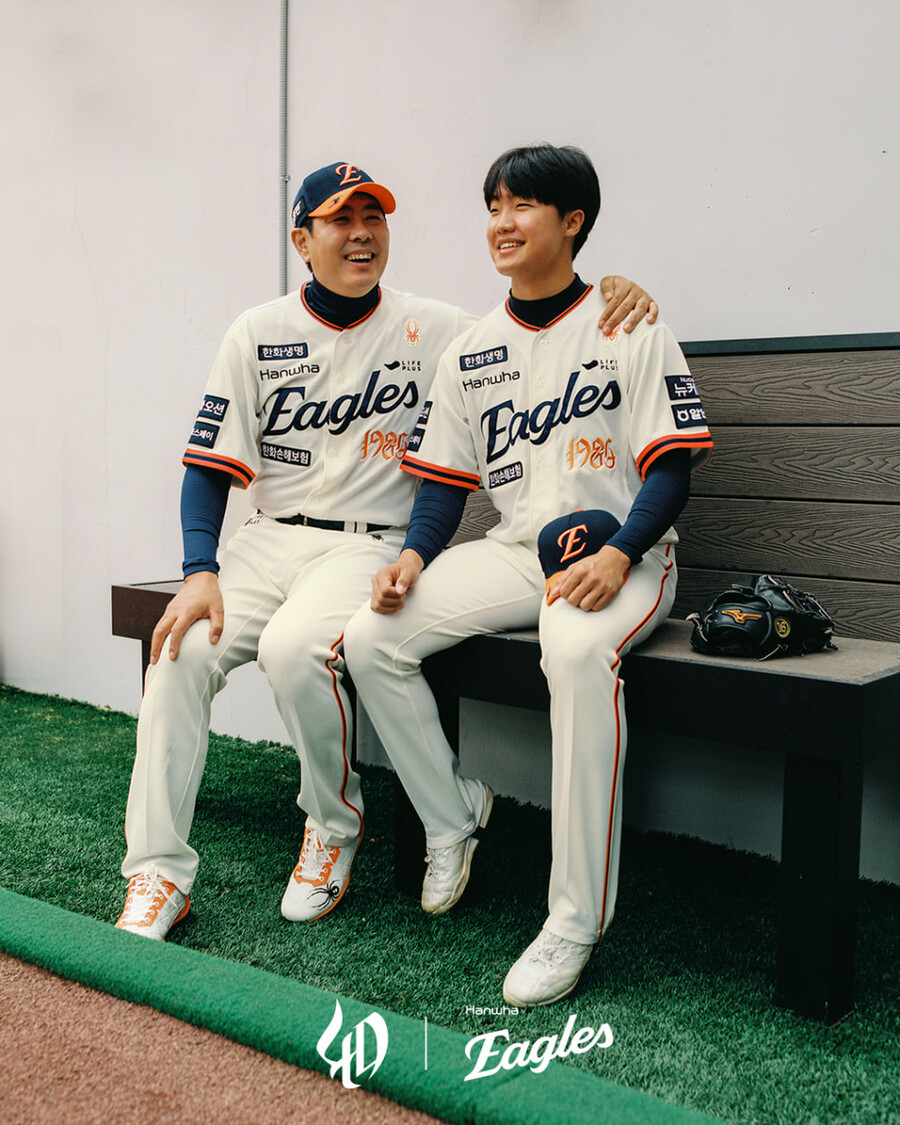 '영구결번 레전드도 함께' 한화, 창단 40주년 기념 레거시 유니폼 화보 공개