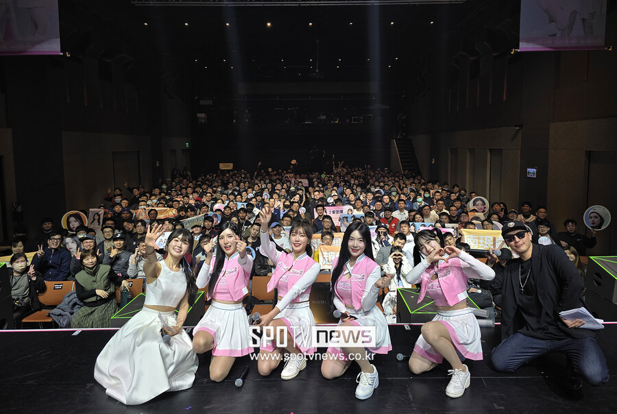 [포토] "치어리더 박민서-조연주-안지현-남민정 보자" 대만 가득 모인 1600명 팬들