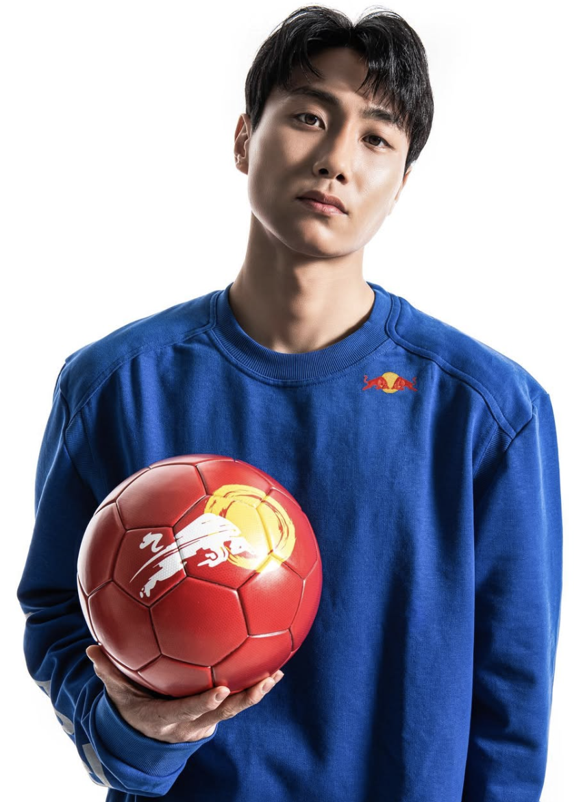 ‘눈물날 정도로 고생했다’ 한국 국가대표, "EPL까지 가보자" 3부리그 생활 종료 임박...“승점 2점만 얻으면 승격 확정”→“여기서 뛰면 안되는 선수” 역대급 극찬 세례