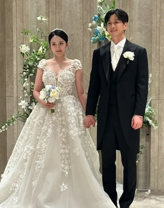 강은비♥변준필, 결혼식 내부사진 공개 "비 덕에 더 로맨틱" 소감