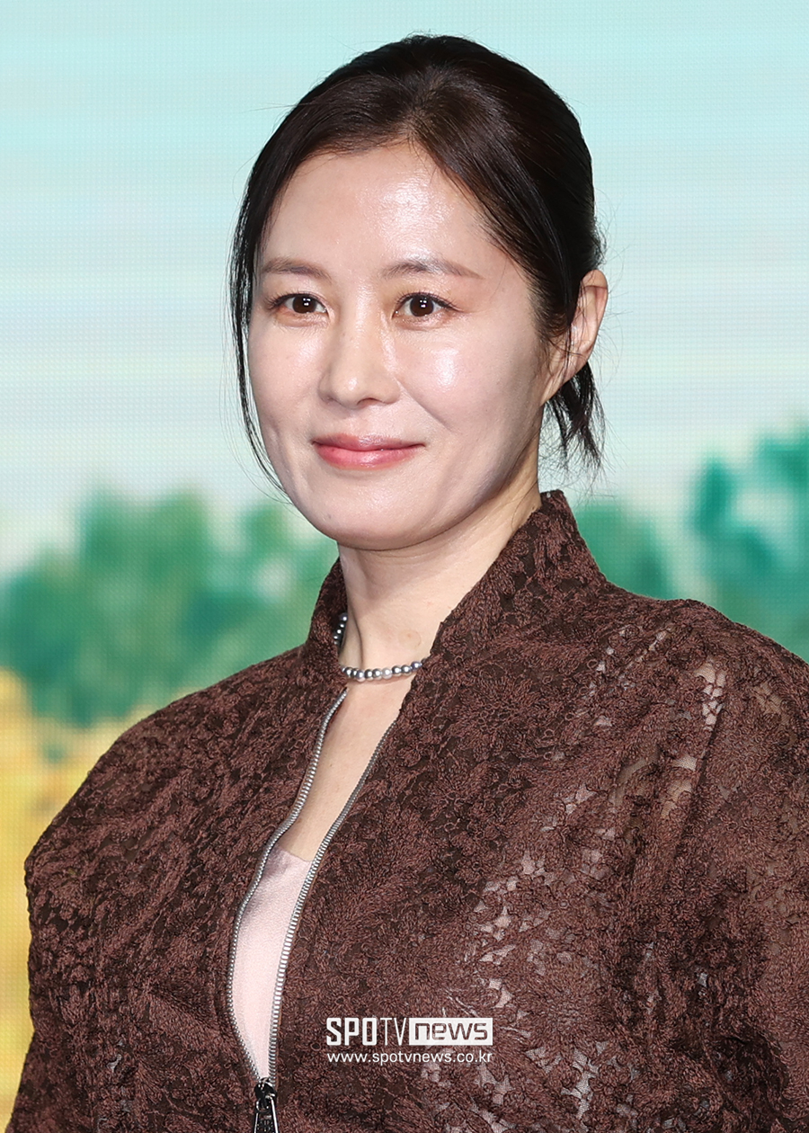 '롯데 팬' 문소리, 父 꿈 이뤄드렸다…10일 사직구장 시구