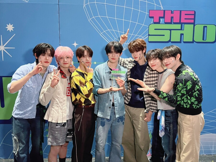 클로즈 유어 아이즈, 데뷔하자마자 '더쇼' 1위 직행…"과분한 사랑 감사" 눈물