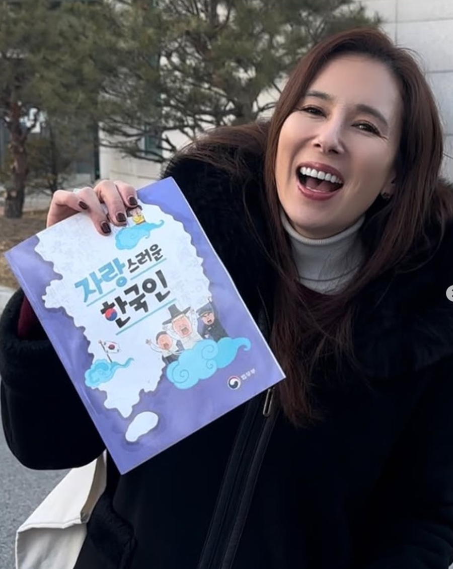 '미수다' 에바, 한국인 됐다 "귀화시험 합격…응원 감사합니다"