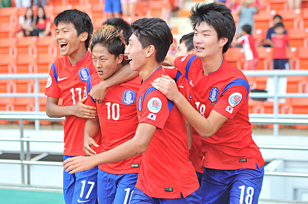 ▲ 2014년 U-17 아시안컵에서 강력한 인상을 남겼던 이승우. ⓒ아시아 축구연맹