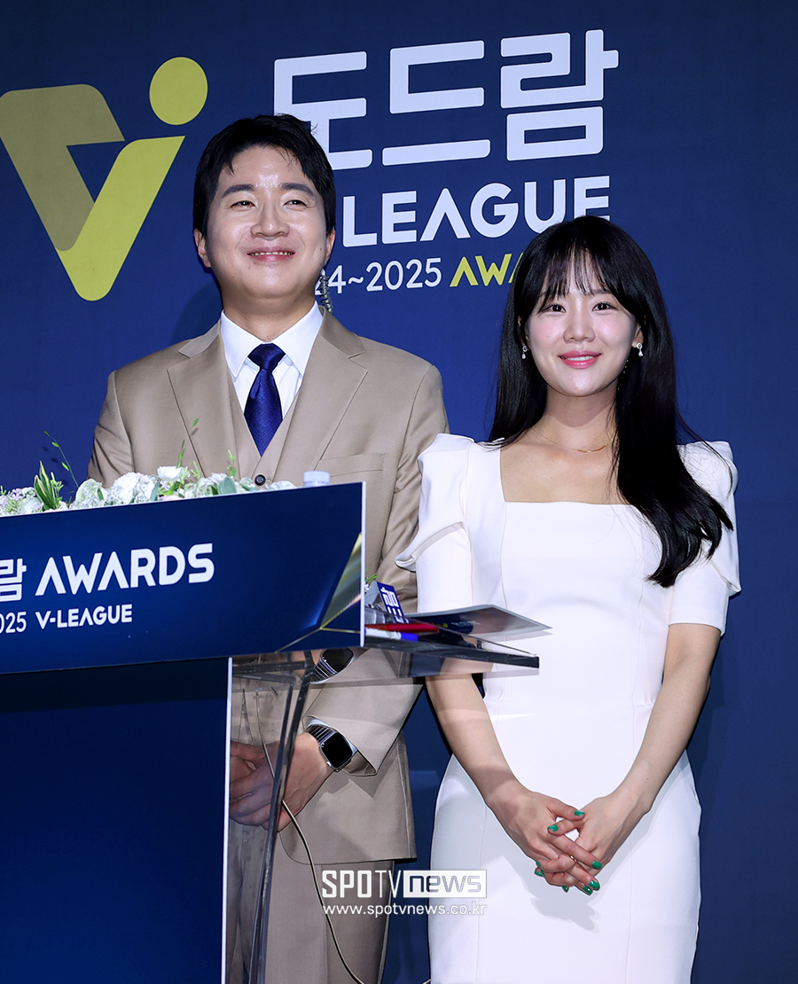 [포토S] 이준혁-오효주 아나운서, 'V리그 시상식, 깔끔한 진행 기대하세요'