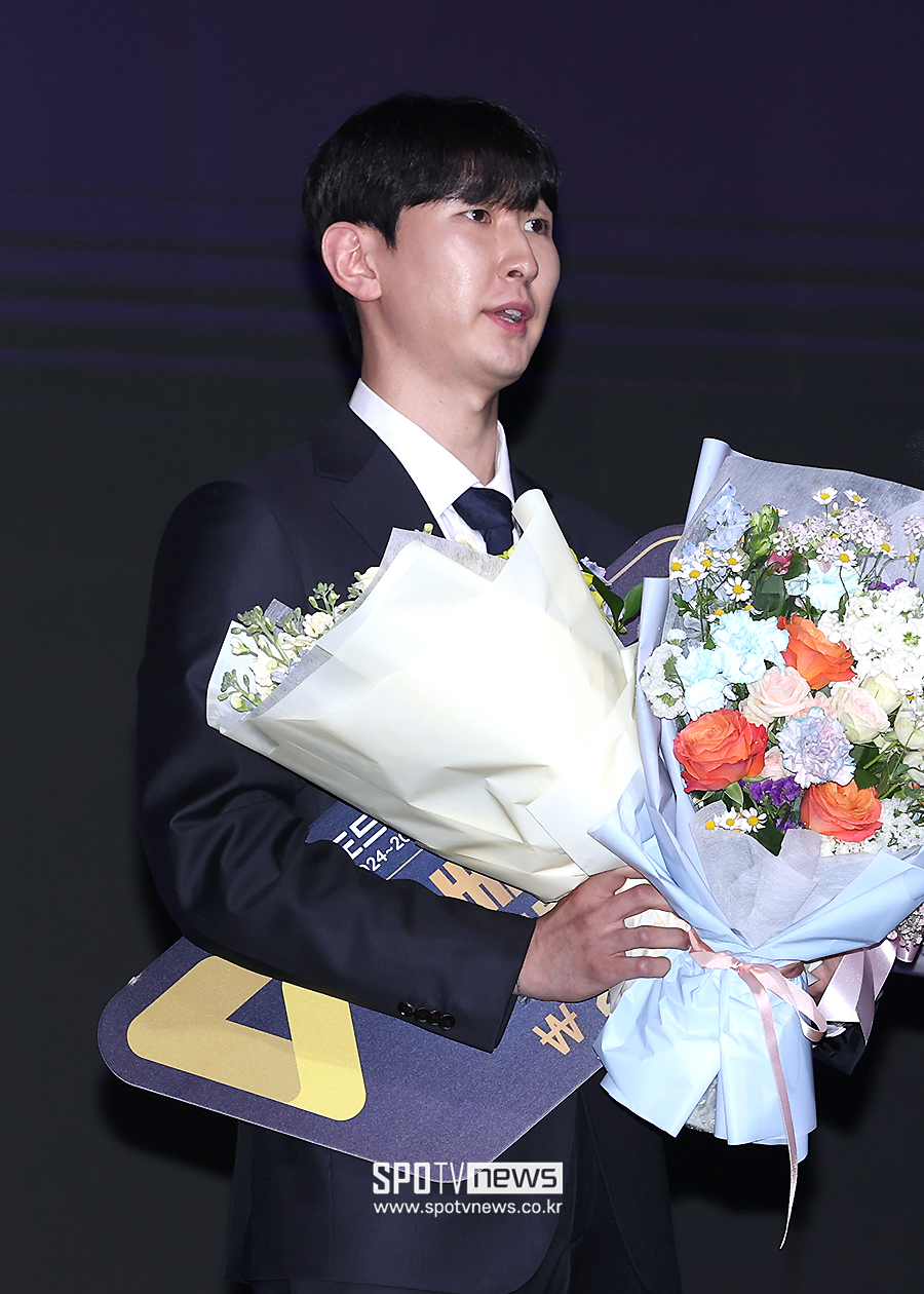 [포토S] 베스트7에 선정된 김준우