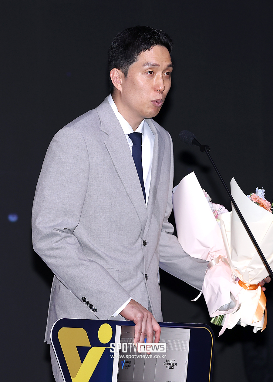[포토S] 소감 말하는 최민호