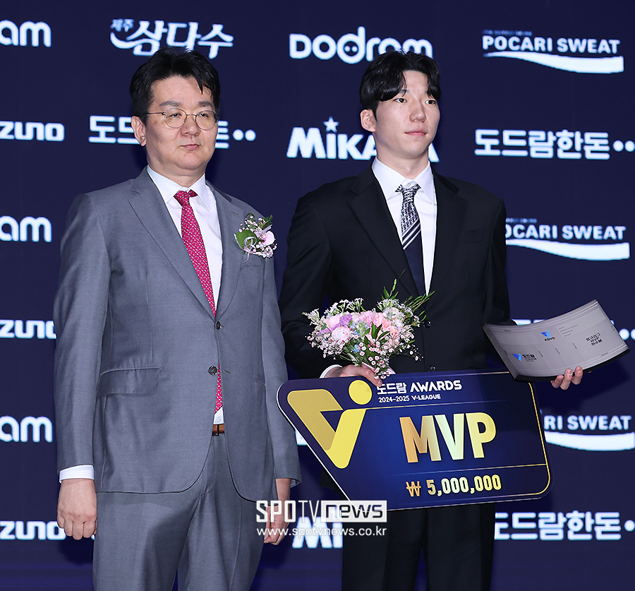 [포토S] 허수봉, 정규리그 MVP!