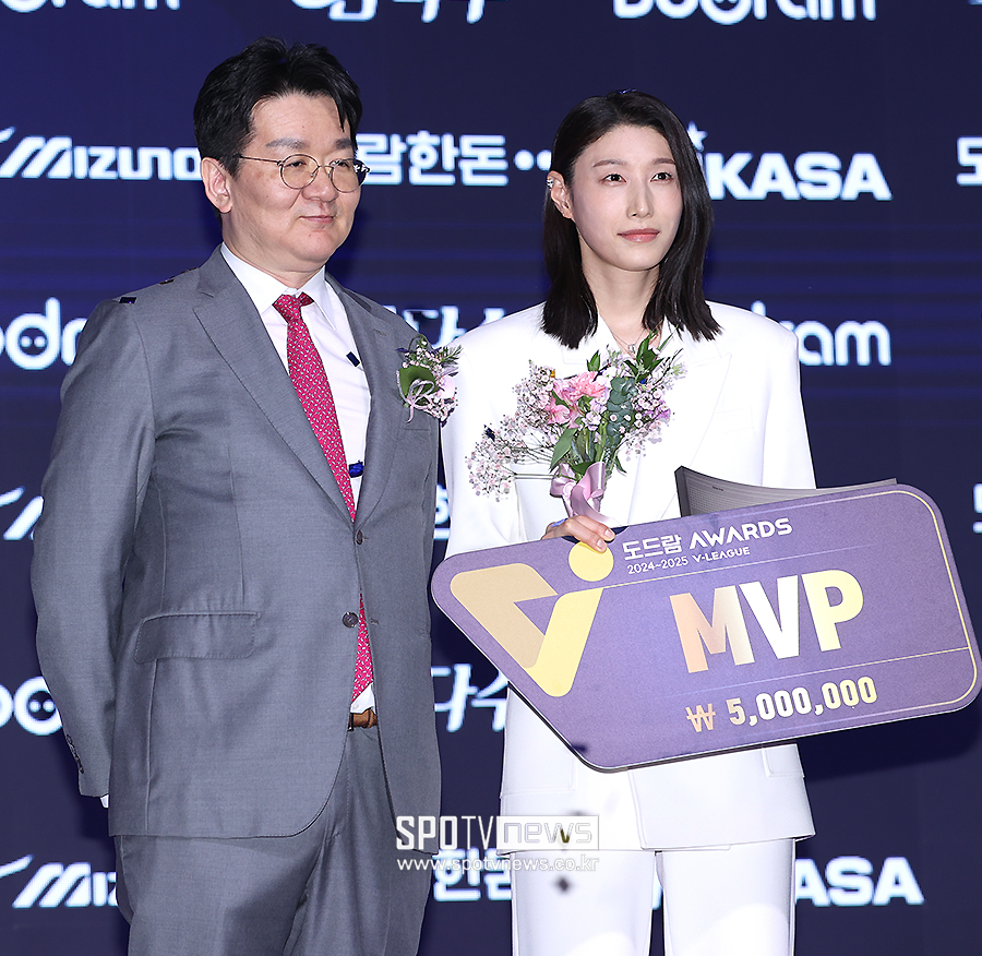 [포토S] 김연경, 은퇴 시즌에도 MVP