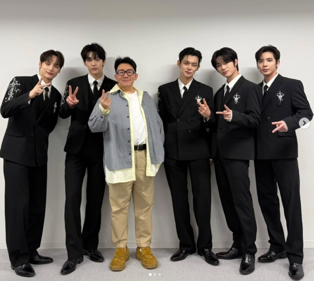 방시혁, 또 살 빠졌다..투바투 멤버들과 '소두 대결' 깜놀