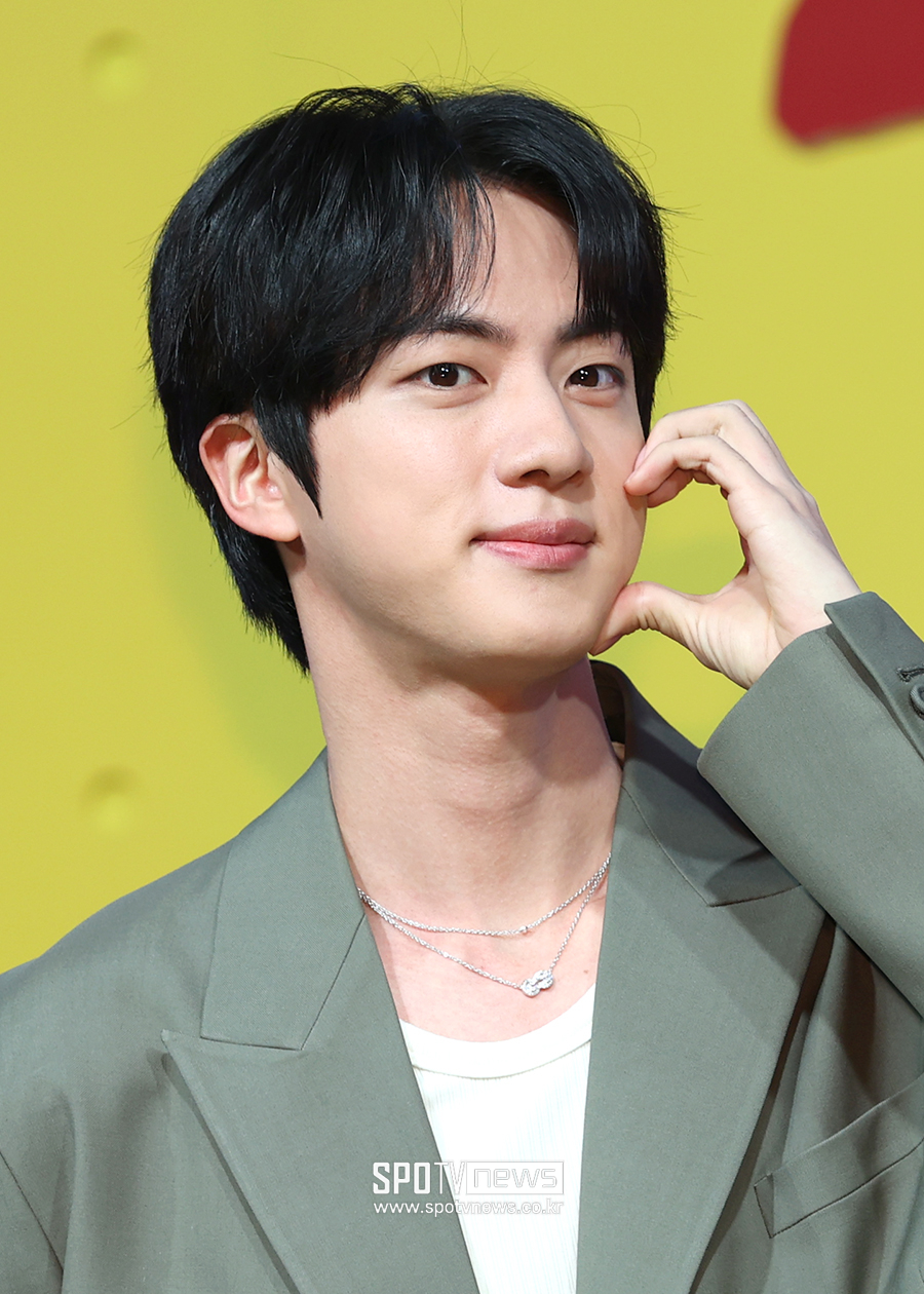 BTS 진 "'대환장 기안장' 대단해, 시상식 대상보다 연락 많이 받았다"